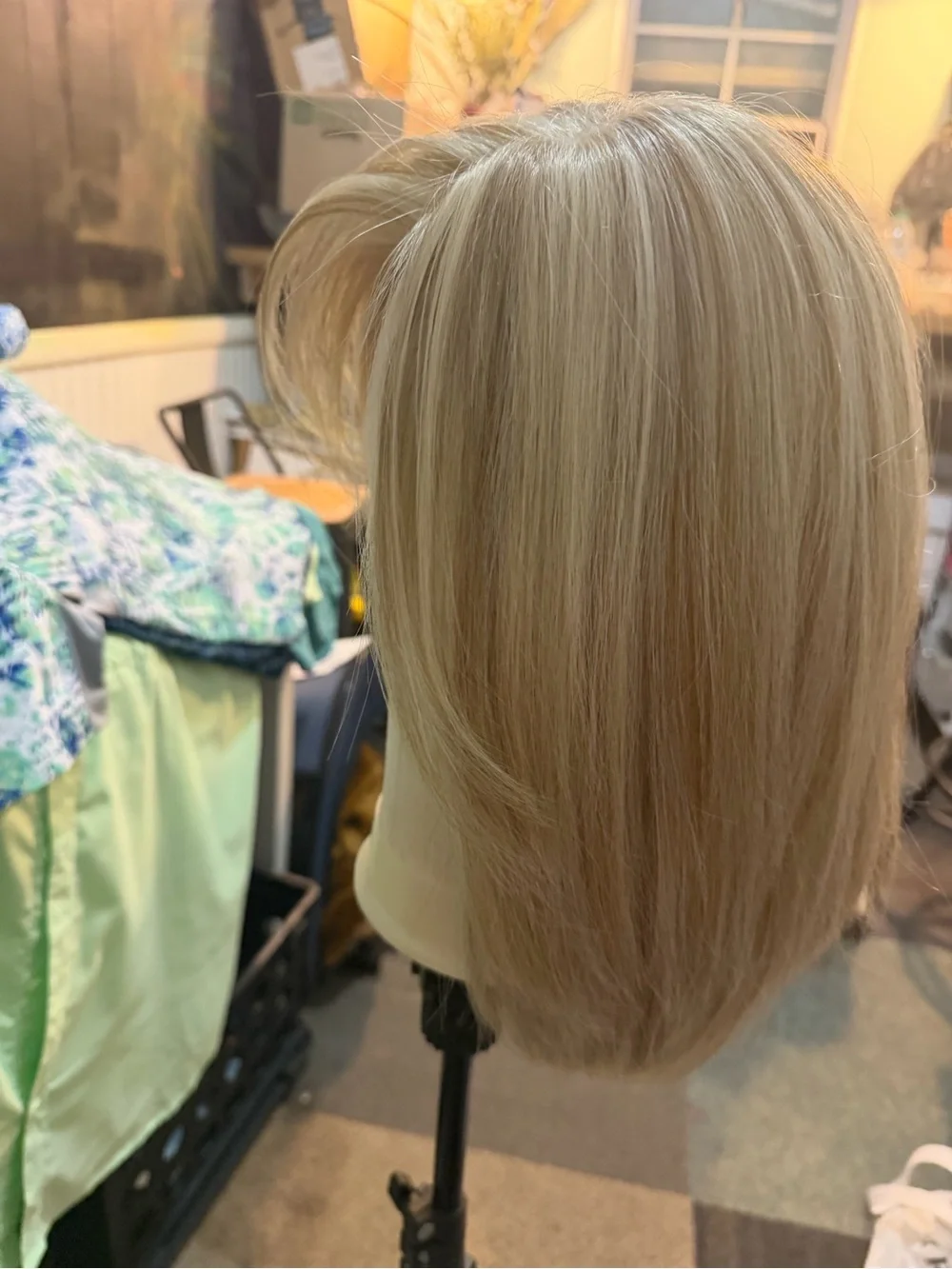 Short Layered Women’s Wig in Light Blonde - Versatile Everyday Style